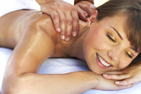 Utiliser l'art du massage pour séduire une femme